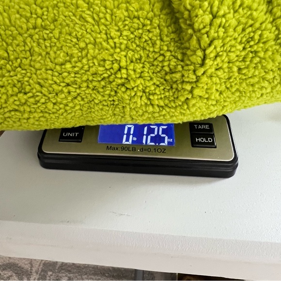 NWOT Hallmark How The Grinch Stole Christmas Grinch Hooded Scarf With Pockets - Picture 8 of 8